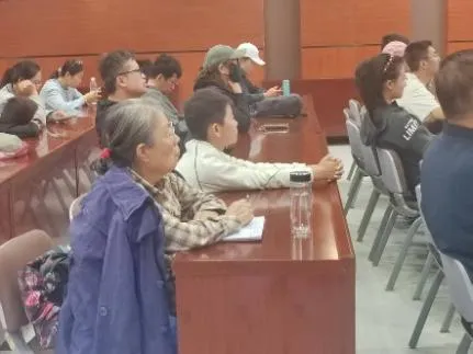 会议室里的人们
